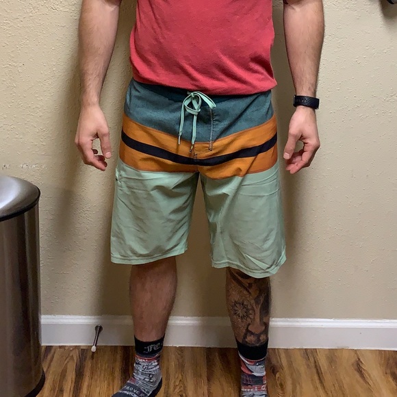 Men’s Hurley phantom board shorts - Picture 2 of 5